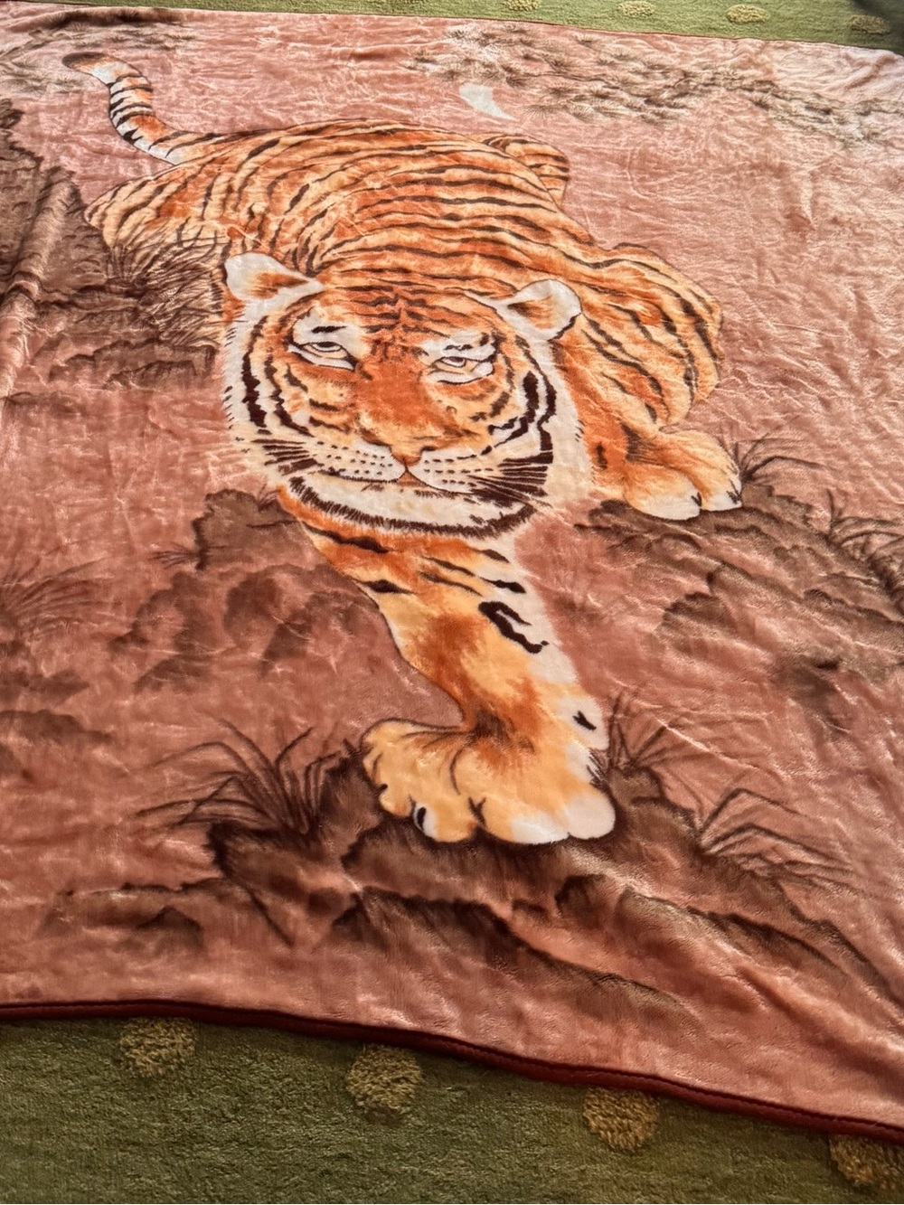Vintage Korean Tiger Plush Super King Blanket  200x240  Retro Cabin Kitsch Heavy